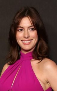 Anne Hathaway's Shoulder Length Curled Hairstyle - 20190808