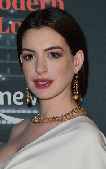 Anne Hathaway's Low Ponytail - 20191010