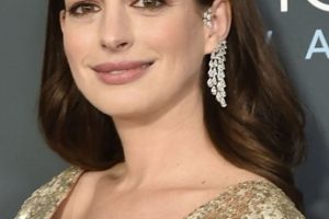 Anne Hathaway – Long Curled Hairstyle – 25th Annual Critics’ Choice Awards