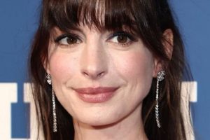 Anne Hathaway – Half Up Half Down Hairstyle/Bangs – “The Music Man” Opening Night