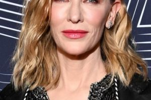 Cate Blanchett – Shoulder Length Undone Curls Hairstyle – 47th Cesar Film Awards Ceremony