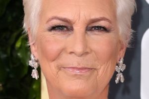 Jamie Lee Curtis – Short Brushed Back Hairstyle – The 76th Annual Golden Globe Awards