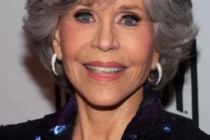 Jane Fonda – Medium-Length Layered Hairstyle – 2022 Lo Máximo Awards