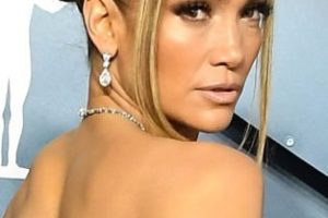 Jennifer Lopez – Sleek Updo – 26th Annual Screen Actors Guild Awards