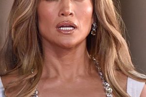 Celebrity Hairstylist Tips: How to Get Jennifer Lopez’s FLowy Long Curled Hairstyle