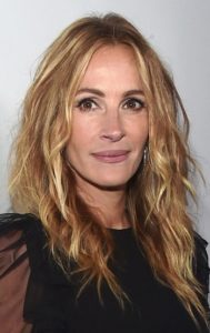 Julia Roberts' Messy Curls Hairstyle - 20171013