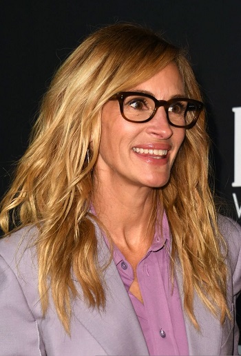 Julia Roberts' Long Curled Hairstyle - 20181022