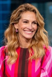 Julia Roberts' Long Curled Hairstyle - 20181203