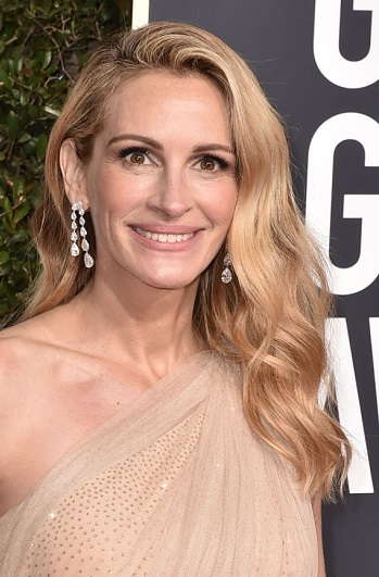 Julia Roberts' Long Curled Hairstyle - 20190106