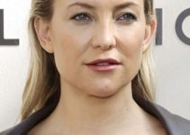 Kate Hudson – Slicked Back Long Straight Hairstyle – Michael Kors SP22 Collection Runway Show
