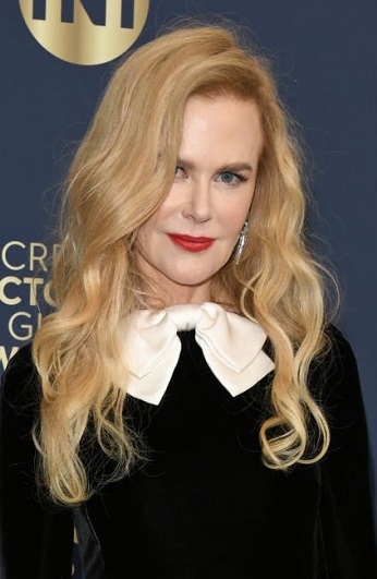 Nicole Kidman's Long Curled Hairstyle - 20220227