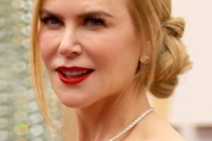 Nicole Kidman – Classic Chignon (2022) – 94th Annual Academy Awards