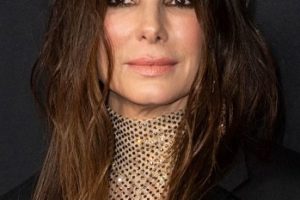 Sandra Bullock – Long Curled Hairstyle – Netflix’s “The Unforgivable”