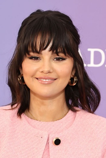 Selena Gomez's Shoulder Length Hairstyle/Bangs - 20220409