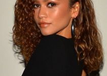 If You Have Never Seen Zendaya’s Naturally Curly Hair – Now Is the Time!