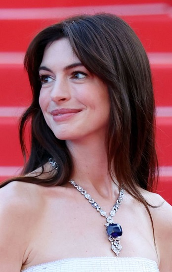 Anne Hathaway's Long Straight Hairstyle - 20220519