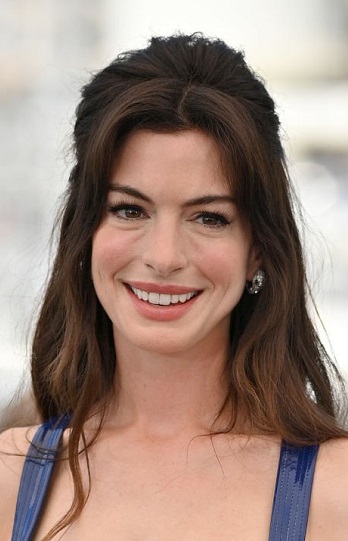 Anne Hathaway's Half Up Half Down Hairstyle - 20220520