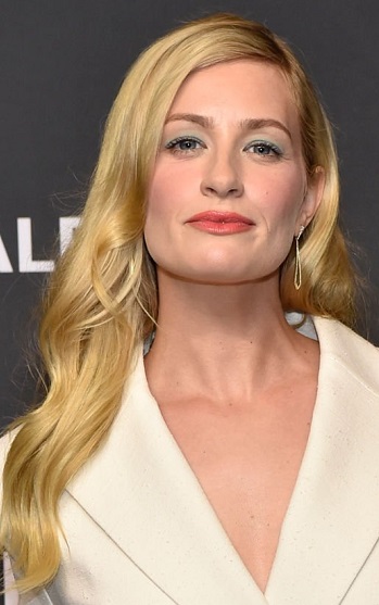 Beth Behrs' Long Curled Hairstyle - 20220406