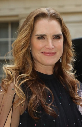 Brooke Shields' Long Curled Hairstyle - 20220519