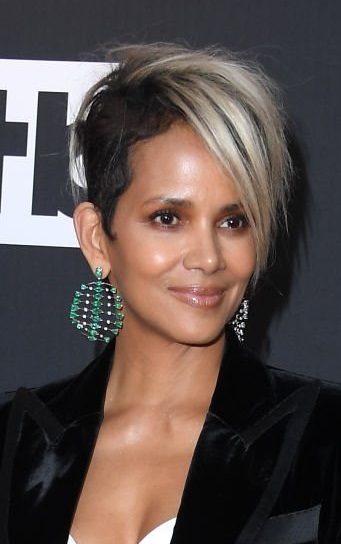 Halle Berry's Short Edgy Haircut 2022 - 27th Annual Critics Choice Awards ~  Sophisticated Allure