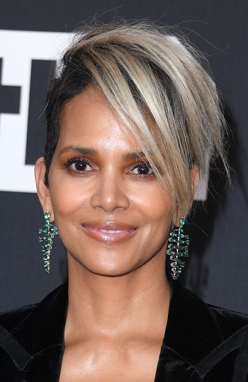 Halle Berry's Short Edgy Haircut 2022 - 27th Annual Critics Choice Awards ~  Sophisticated Allure