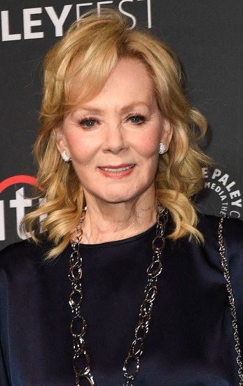 Jean Smart's Medium Length Curled Hairstyle - 20220427