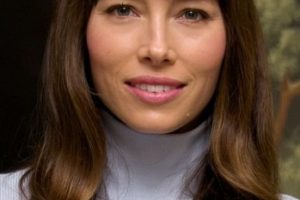 Jessica Biel – Long Curled Hairstyle/Straight Across Bangs – “The Sinner” Press Conference