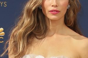 Jessica Biel – Long Loose Waves Hairstyle – 70th Annual Primetime Emmy Awards