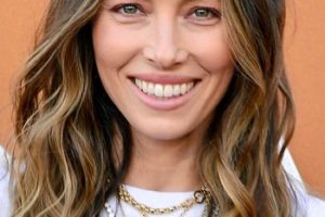 Jessica Biel – Long Beach Waves Hairstyle (2022) – Hulu’s “Candy” Los Angeles Premiere