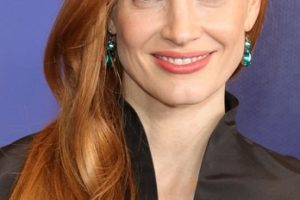 Jessica Chastain’s Long Curled Side Sweep Hairstyle (2022) – 94th Annual Oscars Nominees Luncheon