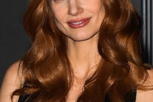 Jessica Chastain’s Long Curled Hairstyle – Ralph Lauren Fall 2022 Fashion Show