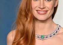 Jessica Chastain’s Long Curled Side Sweep Hairstyle – 2022 Vanity Fair Oscar Party