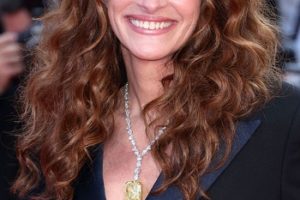 Julia Roberts – Long Curly Hairstyle – 75th annual Cannes Film Festival