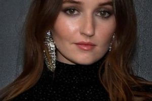 Kaitlyn Dever – Long Curled Hairstyle – SAINT LAURENT Pre-Oscars Event