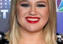 Kelly Clarkson’s Shoulder Length Straight Hairstyle – NBC’s “American Song Contest” Premiere