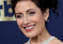 Lisa Edelstein’s Curly Ponytail – 28th Screen Actors Guild Awards
