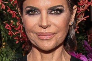 Lisa Rinna – Short Slicked Back Hairstyle – Town & Country Magazine’s Modern Swans Celebration