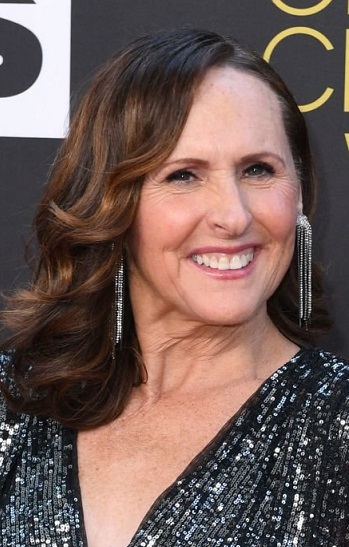 Molly Shannon's Medium Length Curled Hairstyle - 20220313
