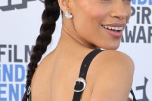 Rosario Dawson’s Long Braided Hairstyle – 2022 Film Independent Spirit Awards