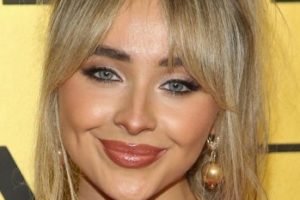 Sabrina Carpenter – High Ponytail/Curtain Bangs – Vanity Fair and BACARDÍ Rum Celebrate Vanities: A Night for Young Hollywood