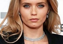 Abbey Lee Kershaw – Long Curled Hairstyle – 2022 Tribeca Festival