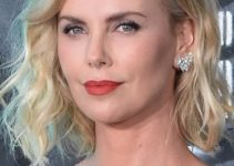 Charlize Theron’s Shoulder Length Beach Waves Hairstyle – “Atomic Blonde” World Premiere