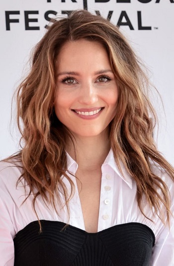 Dianna Agron's Long Beach Waves Hairstyle - 20220610