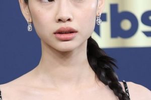 Ho Yeon Jung – Sleek Long Braided Hairstyle (2022) – 28th Screen Actors Guild Awards