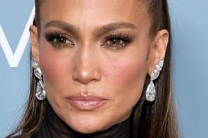 Jennifer Lopez – Half Up Half Down Hairstyle – “Halftime” Premiere – Tribeca Festival Opening Night