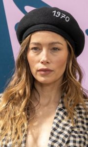 Jessica Biel's Long Beach Waves Hairstyle with Hat - [Hairstylist: Anh Co Tran] - 20220626