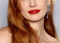 Jessica Chastain’s Long Curled Deep Side Part Hairstyle (2022) – 75th Annual Tony Awards