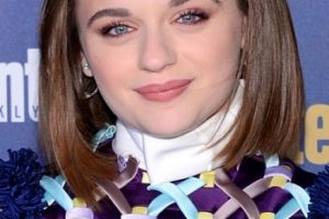 Joey King – Adorable Shoulder Length Straight Hairstyle – 2020 Entertainment Weekly Celebrates Screen Actors Guild Award Nominees