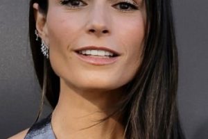 Jordana Brewster – Long Straight Hairstyle – Charlize Theron Africa Outreach Project 2022 Summer Block Party