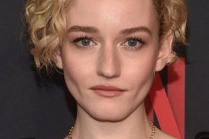 Julia Garner’s Short Curly Hairstyle – 2022 “OZARK: The Final Episodes” Los Angeles Special Event